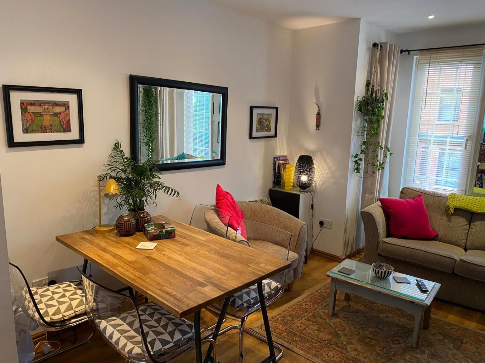 True Colours Apartment In Central Location Bangor Eksteriør billede