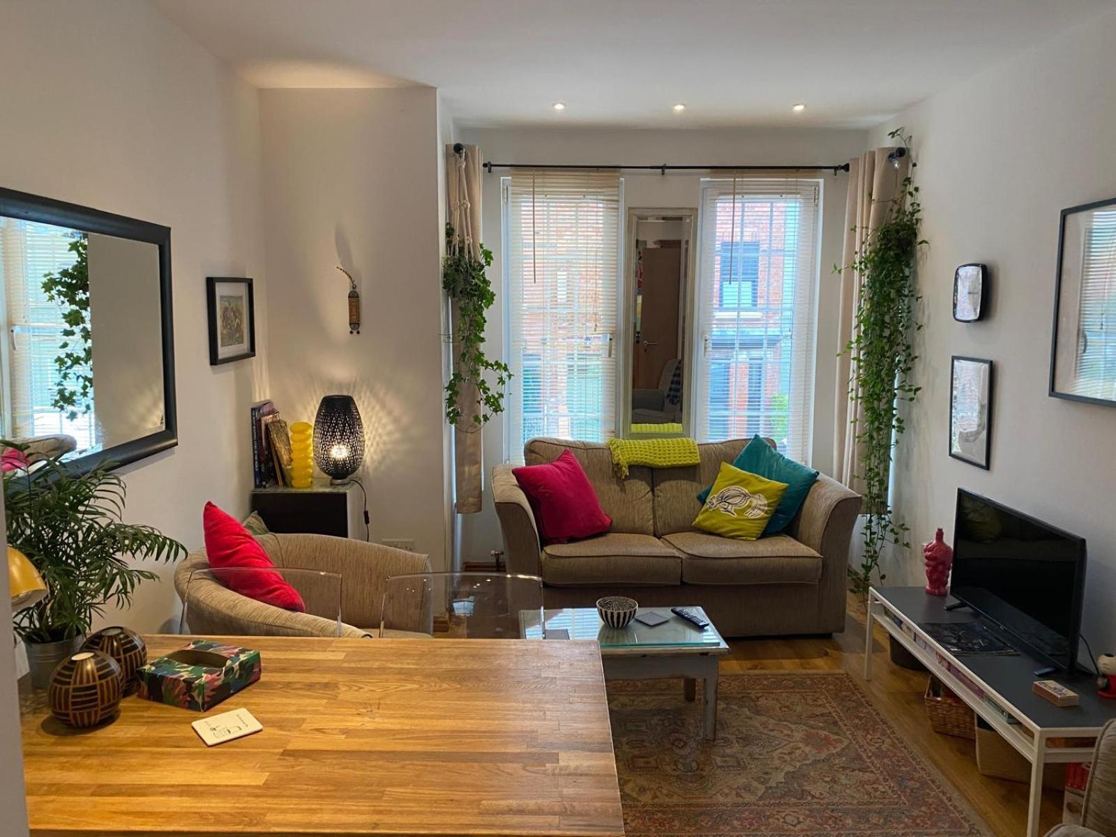 True Colours Apartment In Central Location Bangor Eksteriør billede