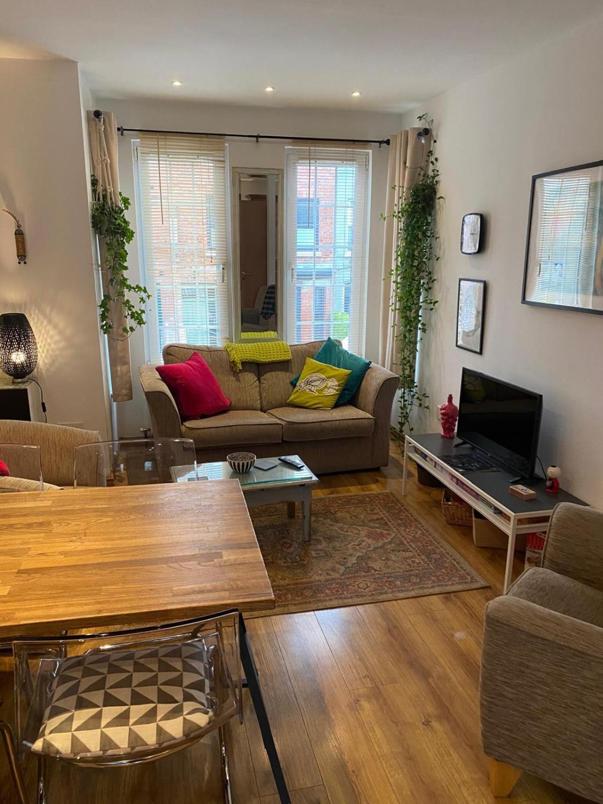 True Colours Apartment In Central Location Bangor Eksteriør billede